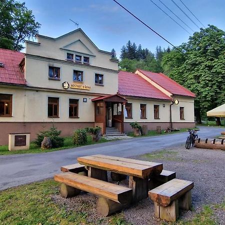 Отель Hostinec U Reky Остравице Экстерьер фото