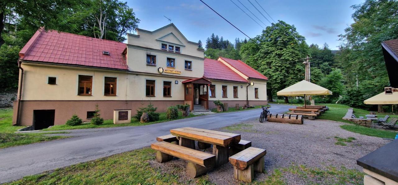 Отель Hostinec U Reky Остравице Экстерьер фото