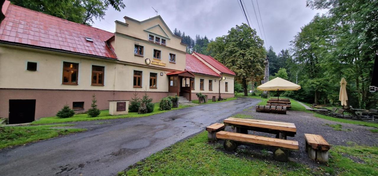 Отель Hostinec U Reky Остравице Экстерьер фото