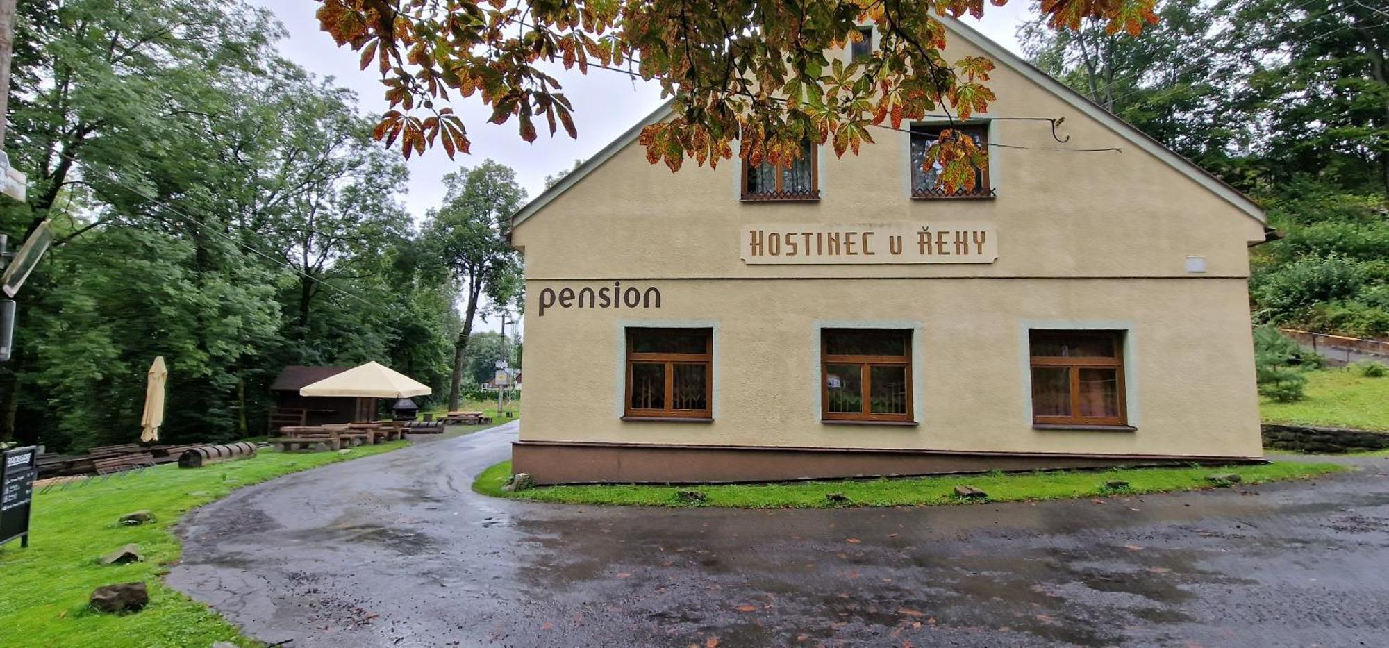 Отель Hostinec U Reky Остравице Экстерьер фото