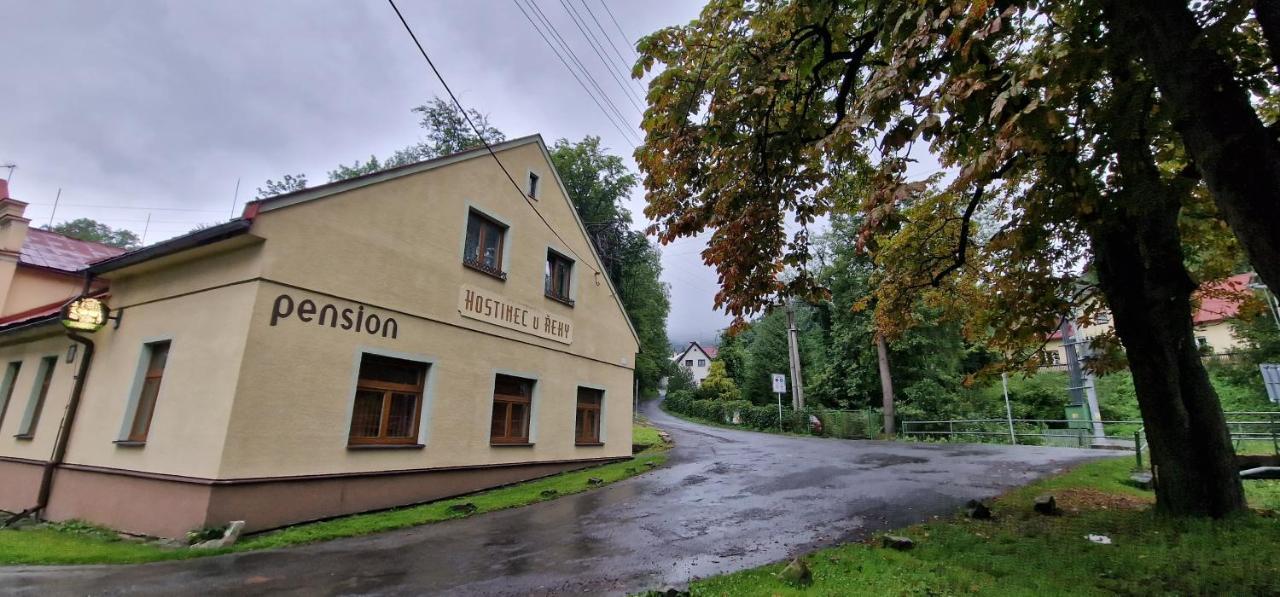 Отель Hostinec U Reky Остравице Экстерьер фото